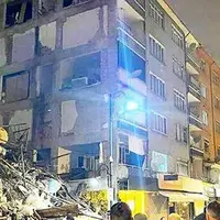 لحظه وقوع زلزله شدید در پاکستان در داخل یک برج