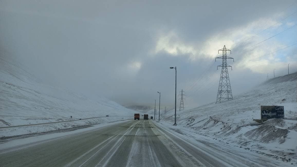 برف، مسافران نوروزی خلخال را غافلگیر کرد