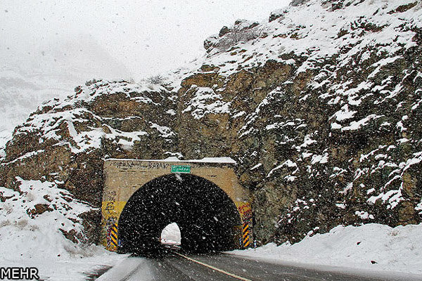 محور ساری-کیاسر به‌دلیل بارش برف مسدود شد