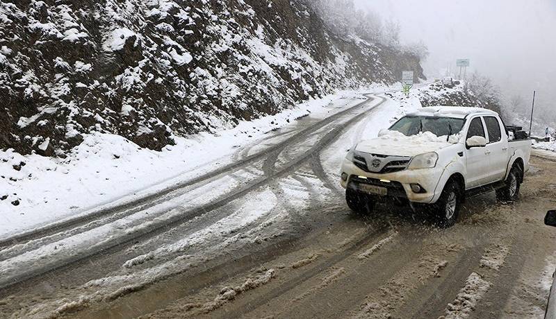 جاده‌های کوهستانی گلستان برفی و لغزنده است