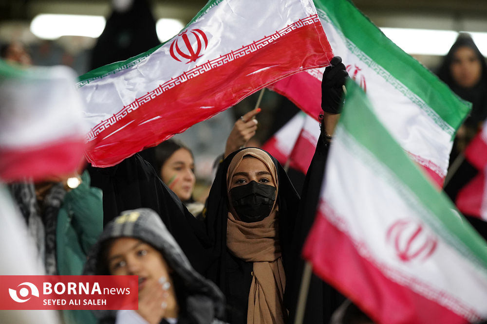 عکس/ حضور بانوان در ورزشگاه آزادی برای تماشای دیدار ایران و روسیه