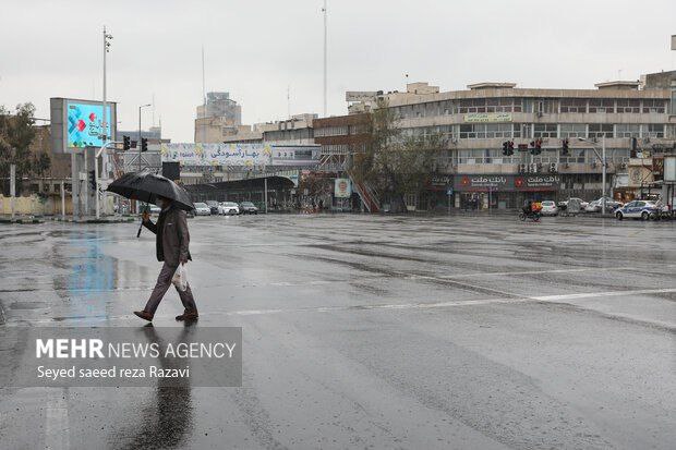 نمایی از خیابانهای بارانی و خلوت تهران در نوروز ۱۴۰۲ 