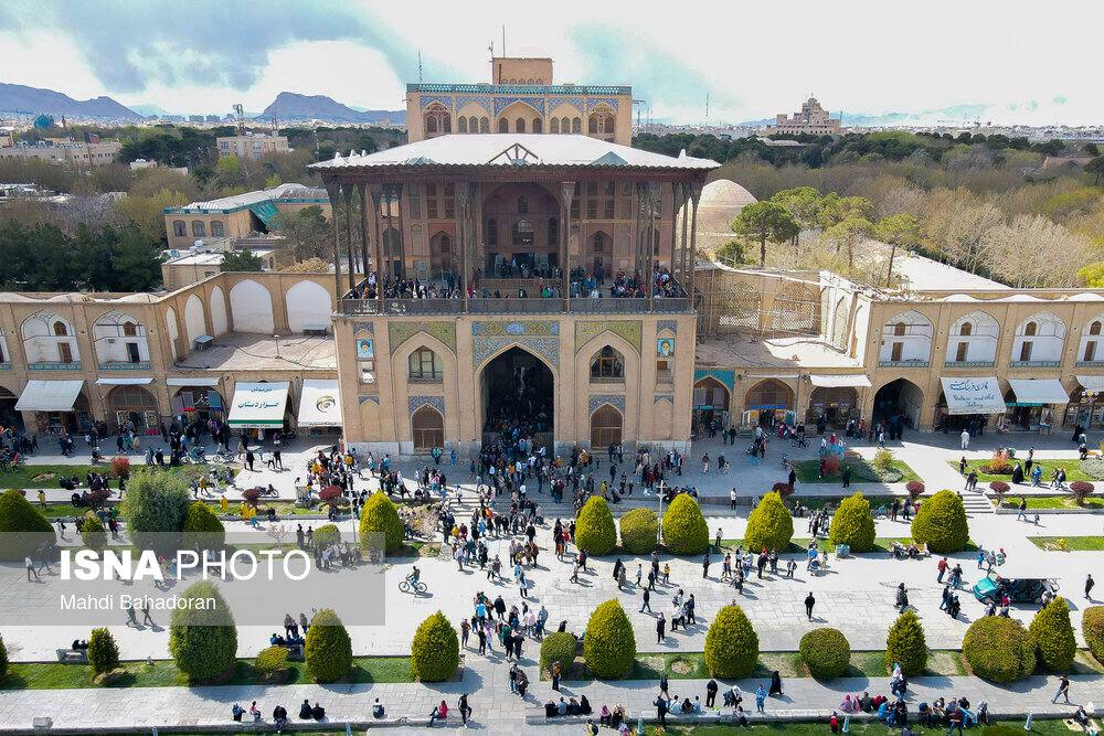 عکس/ میدان نقش جهان و میزبانی از مسافران نوروزی