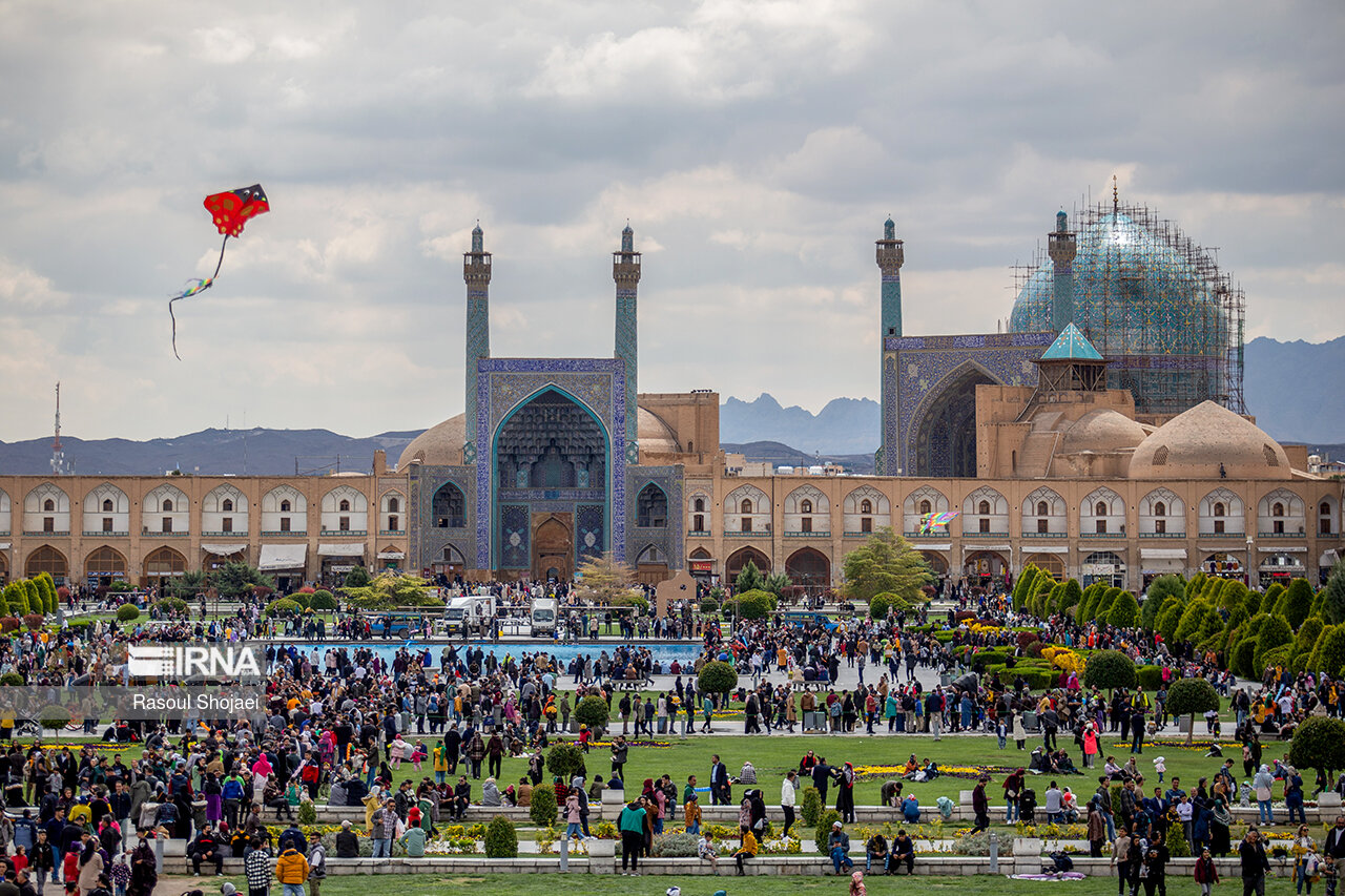 عکس/ گردشگران نوروزی در نقش جهان