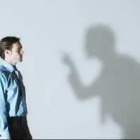 دو خط کتاب/ هر وقت دلت خواست کسی را نقد کنی