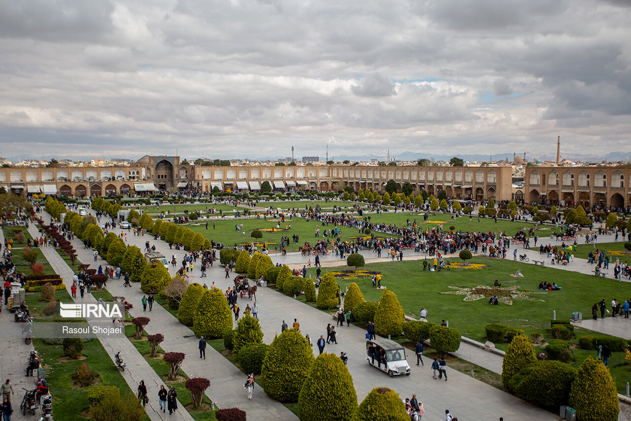 عکس/ گردشگران نوروزی در نقش جهان