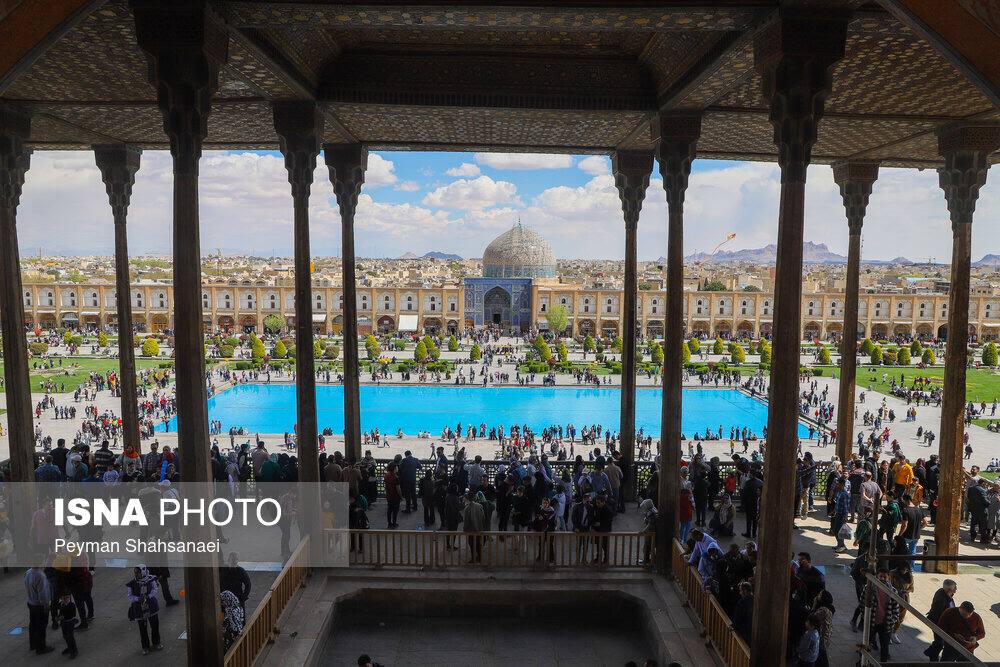عکس/ میدان نقش جهان و میزبانی از مسافران نوروزی