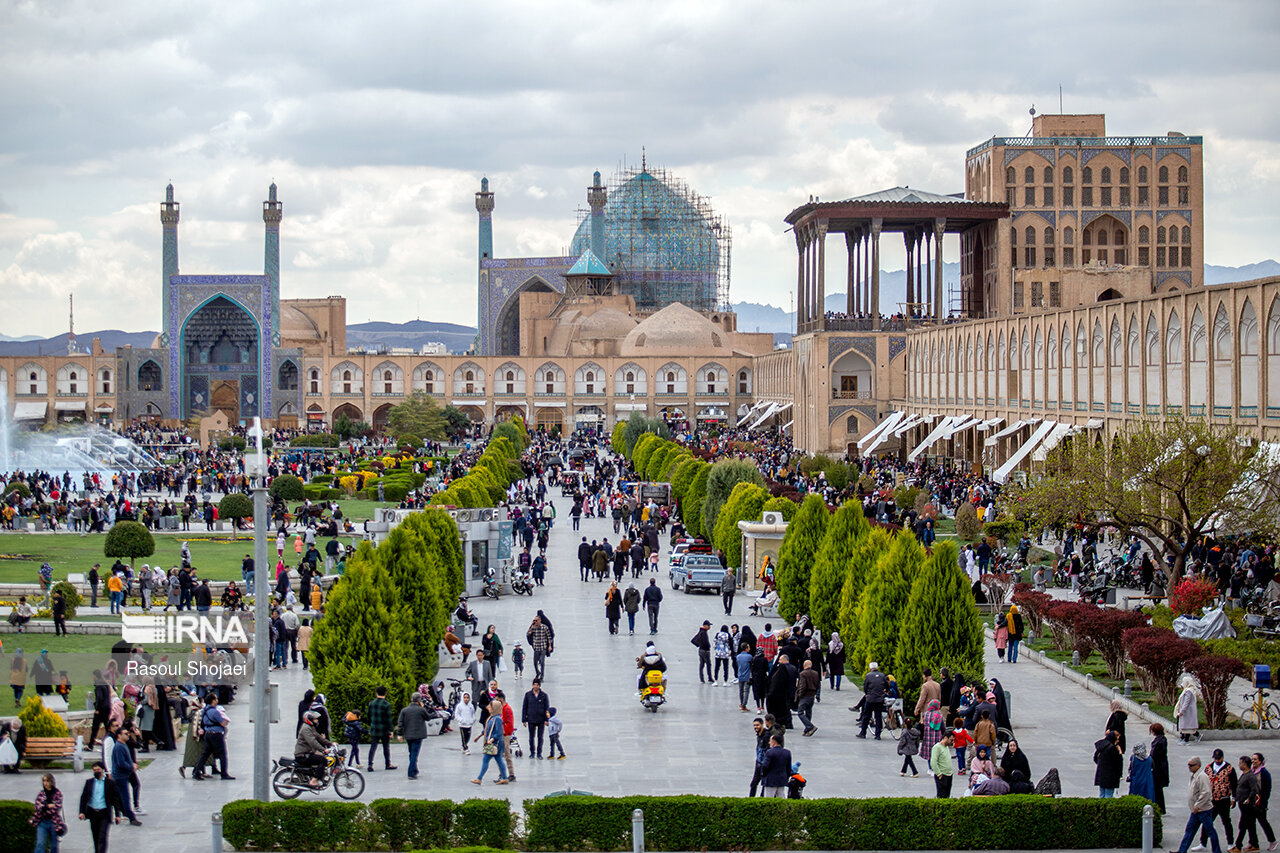 عکس/ گردشگران نوروزی در نقش جهان