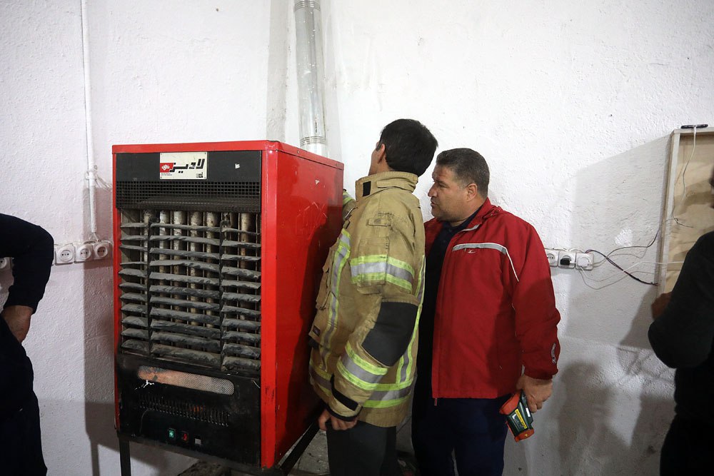 بازدید مستمر و شبانه کارشناسان آتش‌نشانی مشهد از اماکن استقرار زائران 