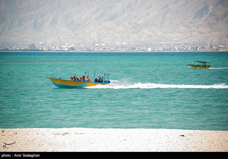 نمایی از بندرِ زیبایِ عسلویه