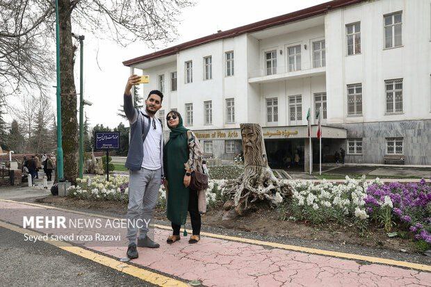 قاب هایی از مسافران نوروزی ۱۴۰۲ در کاخ سعدآباد