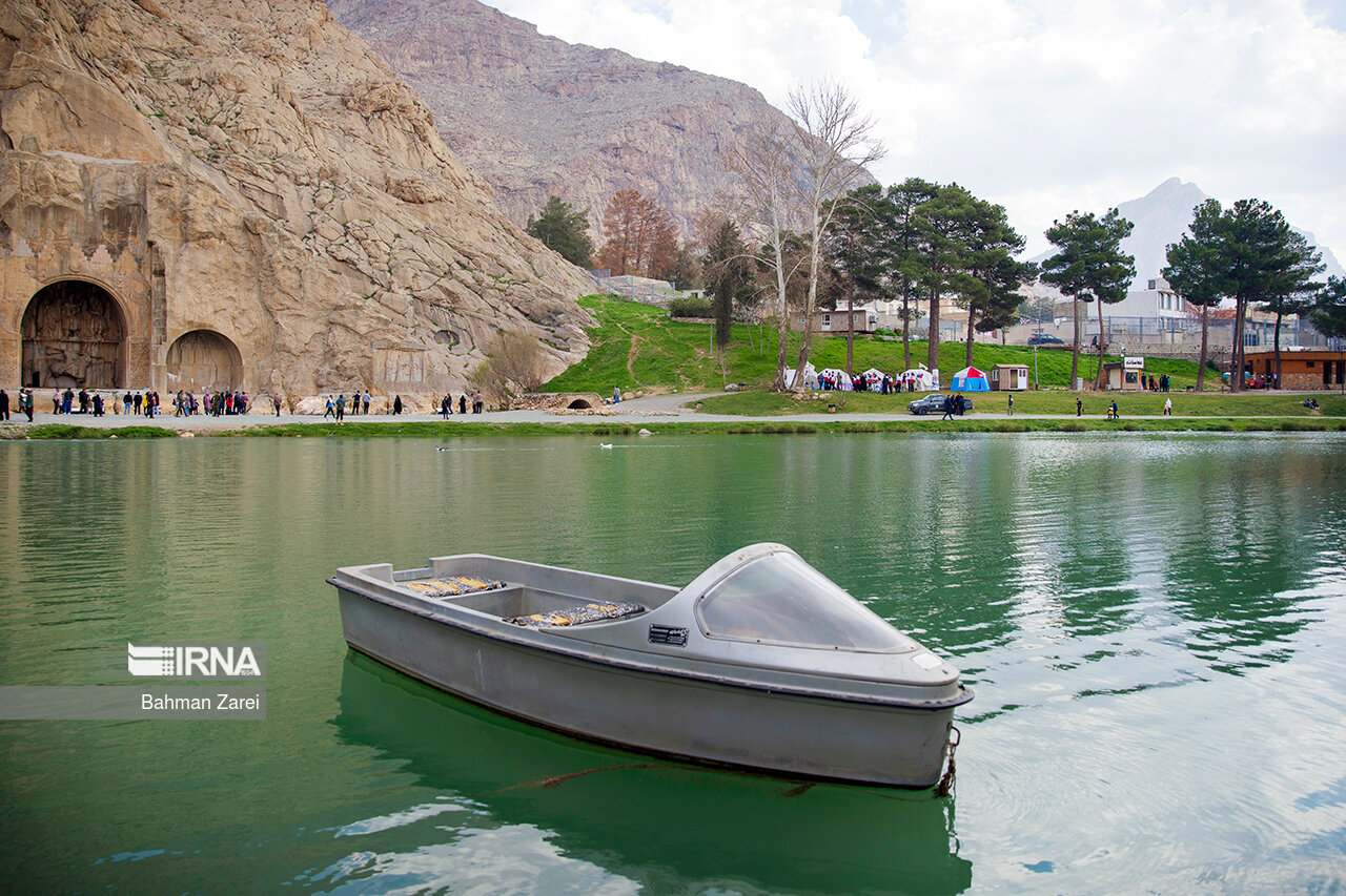 عکس/ گردشگران نوروزی در تاق بستان