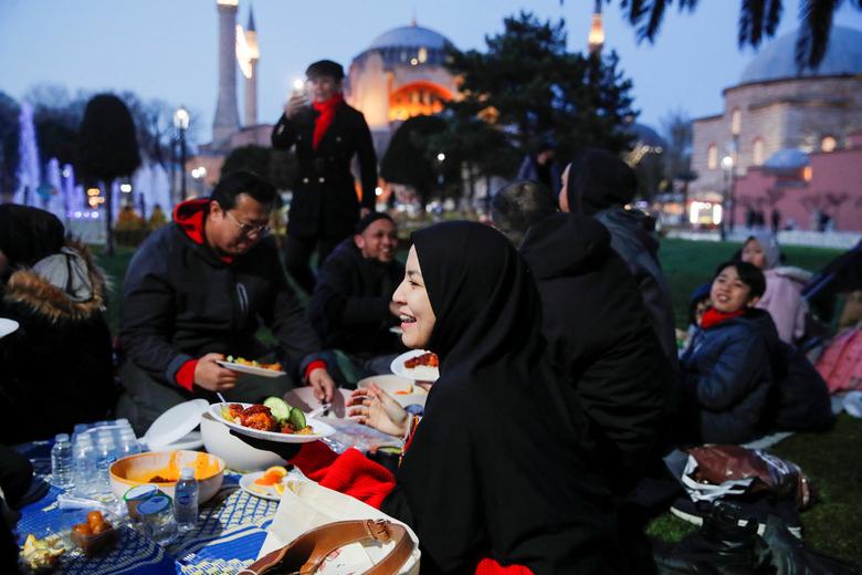 عکس/ حال و هوای ماه رمضان در کشورهای اسلامی