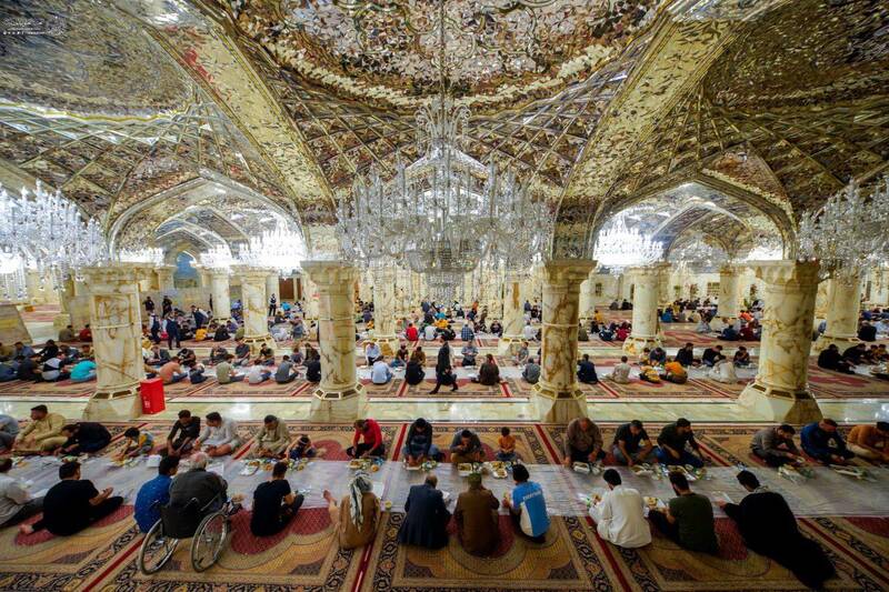 عکس/ سفره افطار در حرم مطهر امیر المؤمنین علی(ع)