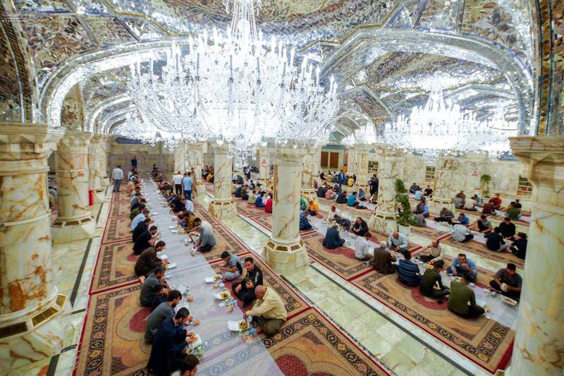 عکس/ سفره افطار در حرم مطهر امیر المؤمنین علی(ع)