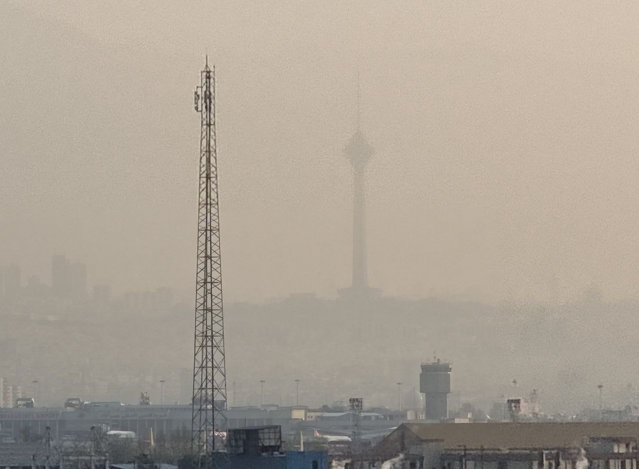 تصویری عجیب از آسمانِ آلوده تهران در تعطیلات