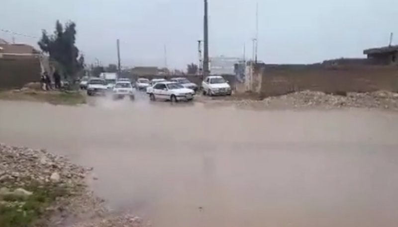 سیلاب، راه ارتباطی 3 روستای غرب پلدختر را قطع کرد