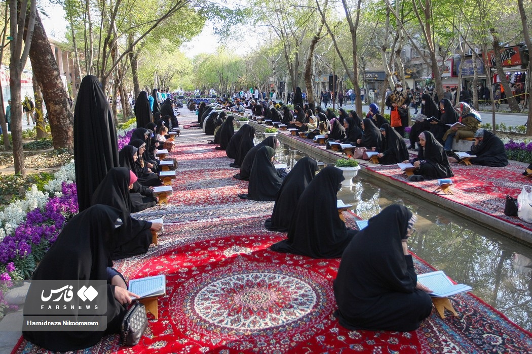 عکس/ جزءخوانی قرآن کریم در گذر فرهنگی چهارباغ اصفهان
