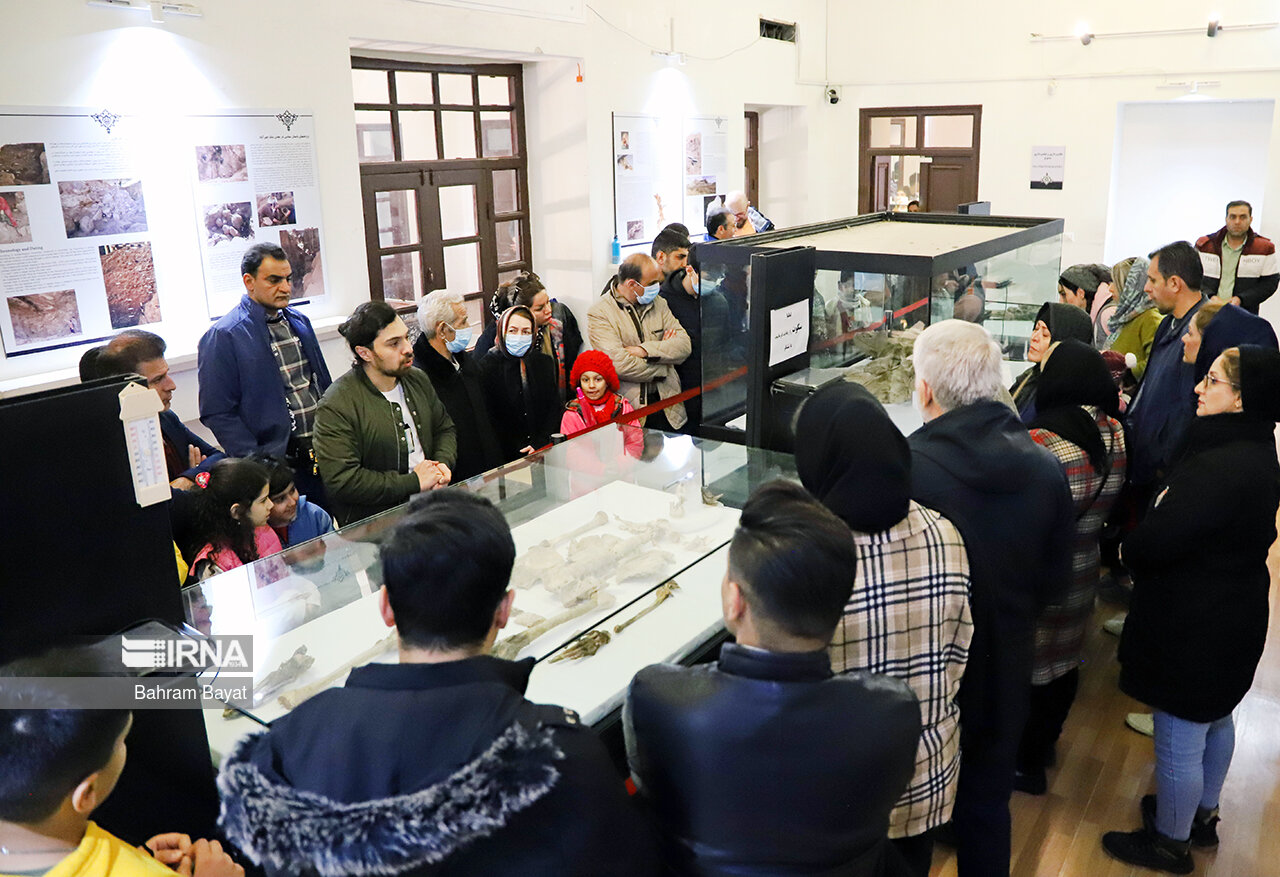 عکس/ گردشگران نوروزی در موزه باستان شناسی زنجان