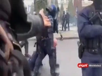 رفتار وحشیانه پلیس فرانسه با یک پیرمرد معترض در پاریس