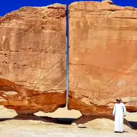 سنگی عجیب با قدمت 4000 ساله در عربستان