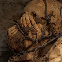 4گوشه دنیا/ کشف مومیایی مرموز با دست و پای بسته ۱۲۰۰ ساله!