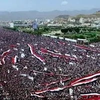 تظاهرات گسترده یمنی‌ها در هشتمین سالروز جنگ