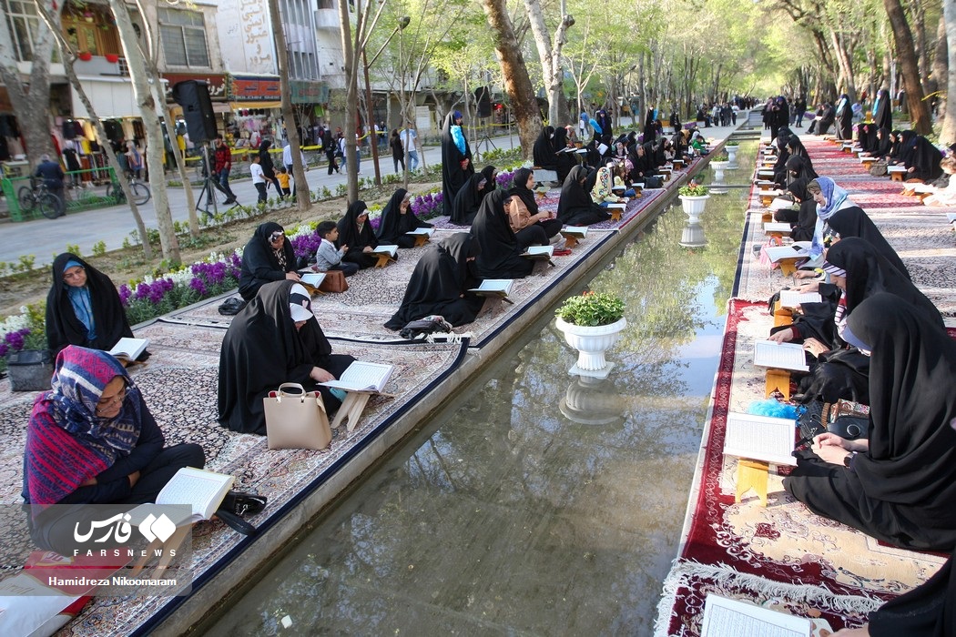 عکس/ جزءخوانی قرآن کریم در گذر فرهنگی چهارباغ اصفهان