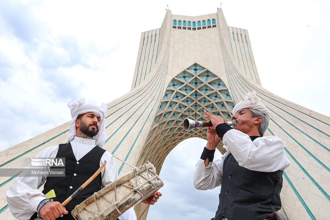 عکس/ جشنواره اقوام ایران زمین در میدان آزادی