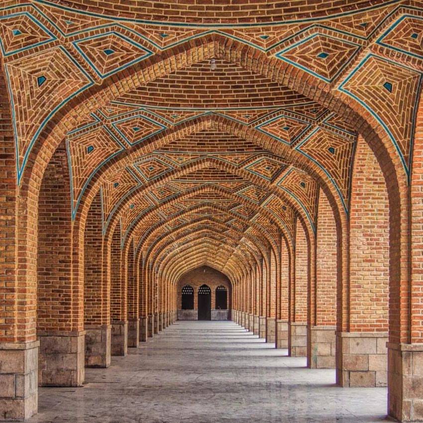 نمایی زیبا از ‏رواق شرقی مسجد کبود تبریز