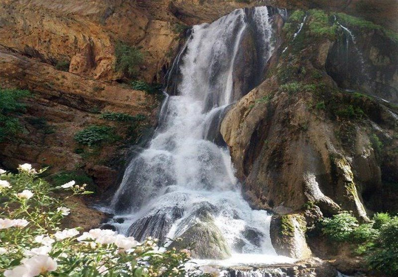 ورود به آبشار «آب سفید» الیگودرز برای گردشگران ممنوع شد