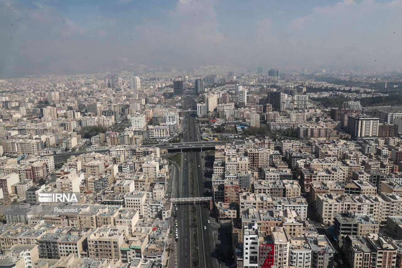 عکس/ بازدید مخبر با بالگرد از محورهای مواصلاتی بر فراز تهران 