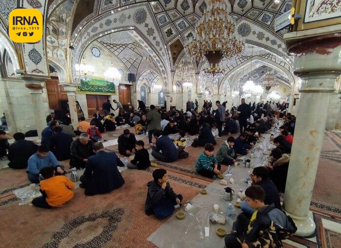 عکس/ سفره افطاری در حرم حضرت رقیه سلام‌الله‌علیها
