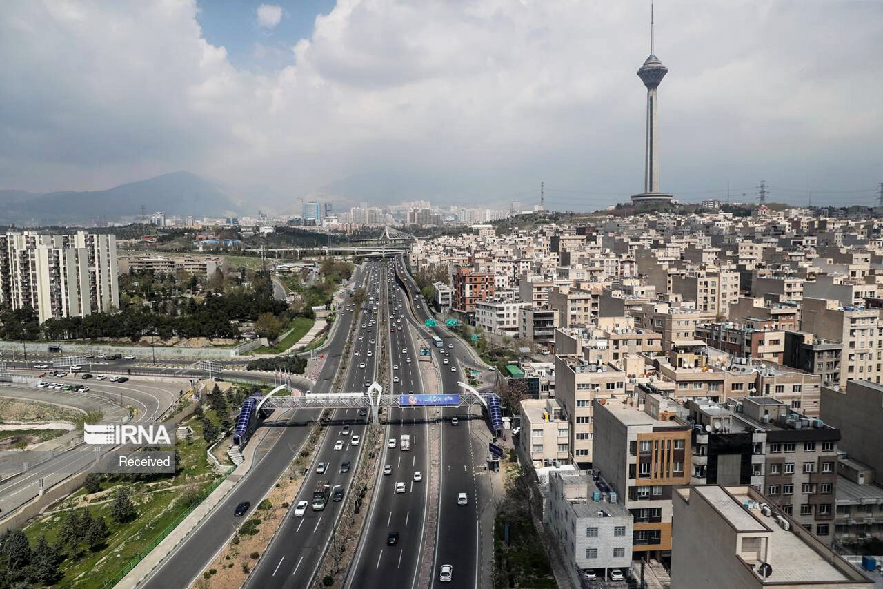 عکس/ بازدید مخبر با بالگرد از محورهای مواصلاتی بر فراز تهران 