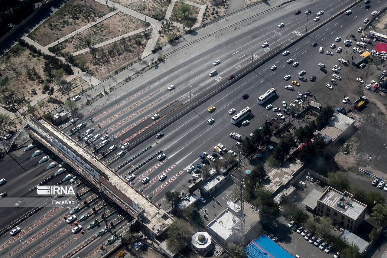 عکس/ بازدید مخبر با بالگرد از محورهای مواصلاتی بر فراز تهران 