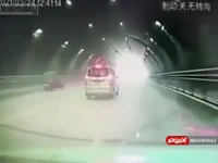 تصادف خودرو سواری با شخص ویلچر نشین در تونل