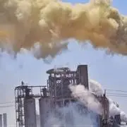 انتشار دود زردرنگ و بوی نامطبوع از پالایشگاه آبادان