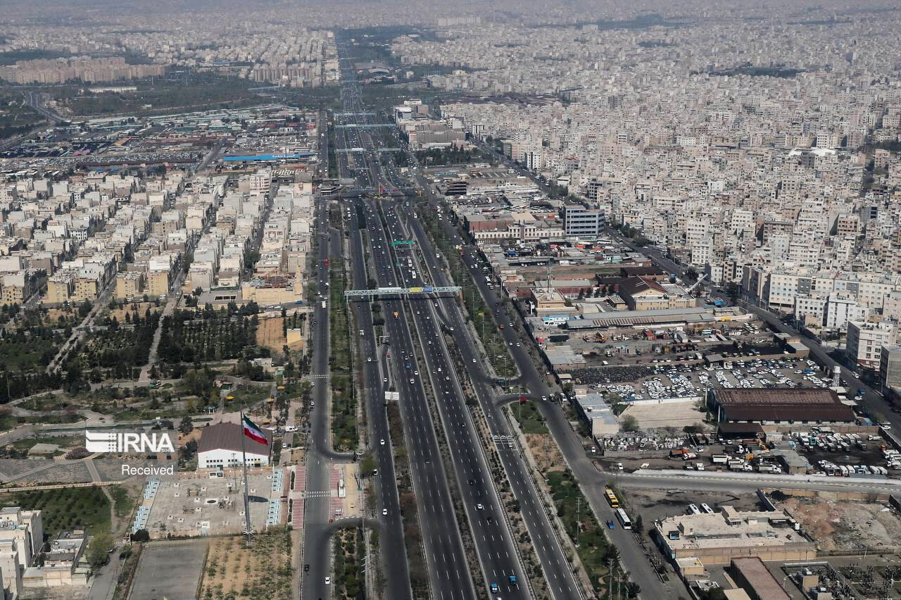 عکس/ بازدید مخبر با بالگرد از محورهای مواصلاتی بر فراز تهران 