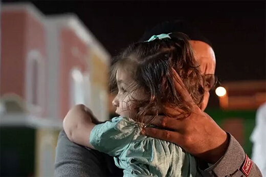 سرنوشت کودک یک‌ماهه‌ای که پدر و مادرش را در انفجار فرودگاه کابل از دست داد