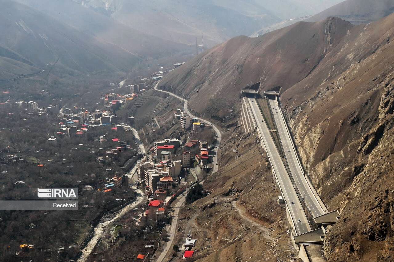 عکس/ بازدید مخبر با بالگرد از محورهای مواصلاتی بر فراز تهران 
