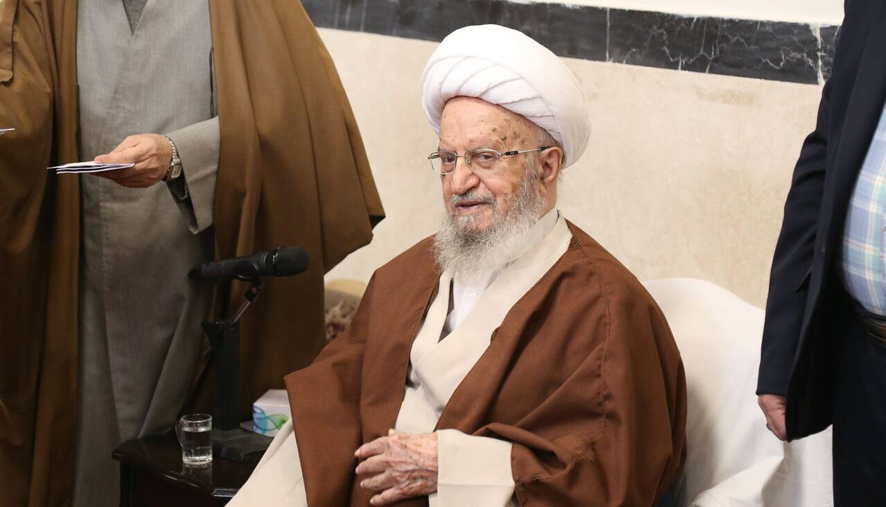 توضیح دفتر آیت الله مکارم شیرازی درباره فتوای برداشتن حجاب در خارج کشور