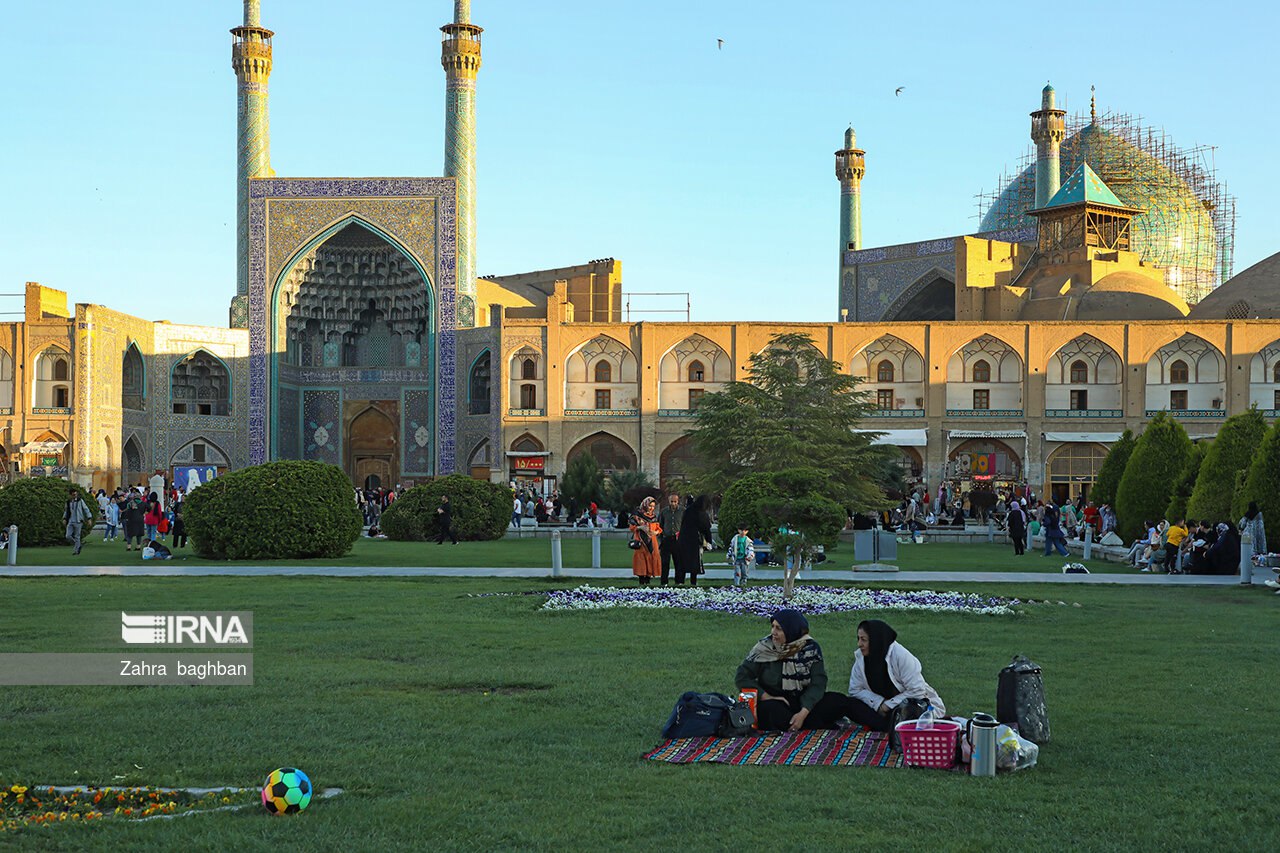 عکس/ افطاری نوروزی اصفهانی ها