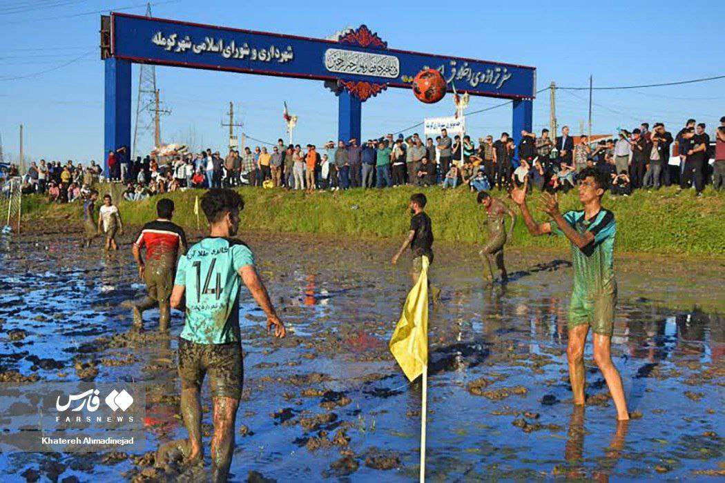 عکس/ فوتچَل در گل‌ولای و شالیزارهای گیلان