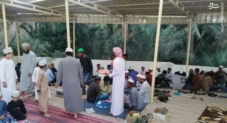 سفره‌های افطار عمانی‌ها برای مسلمانان مهاجر