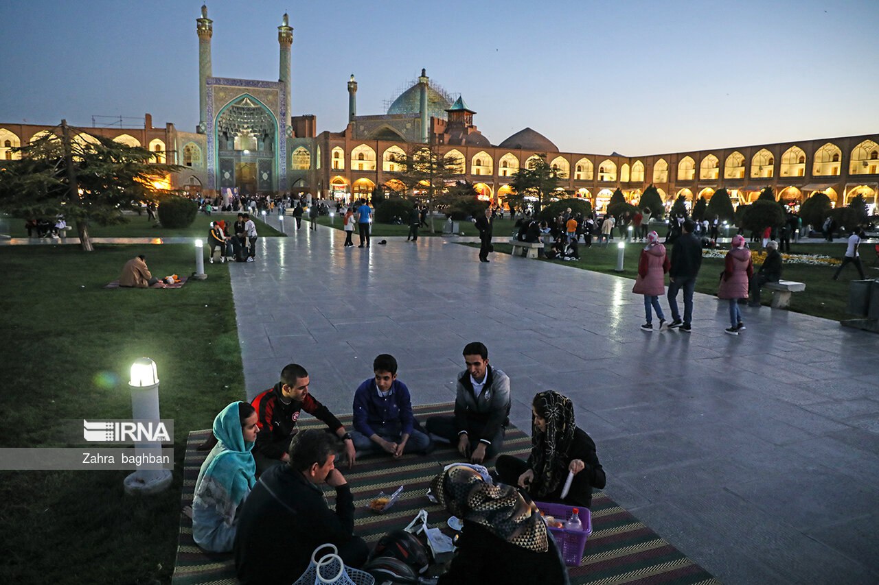 عکس/ افطاری نوروزی اصفهانی ها