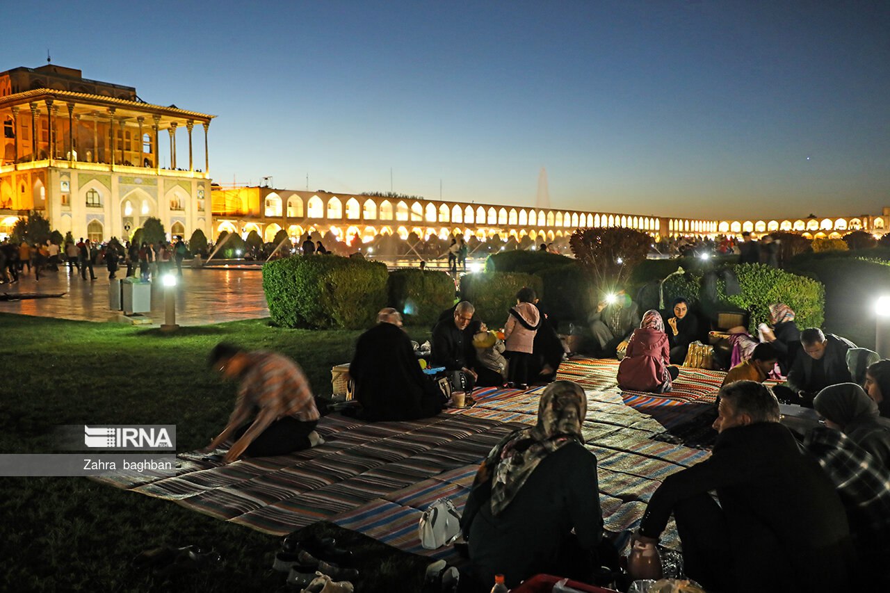 عکس/ افطاری نوروزی اصفهانی ها