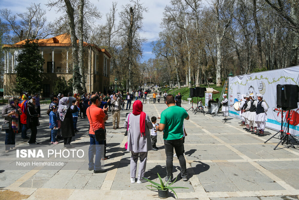 عکس/ مسافران نوروزی در کاخ موزه نیاوران