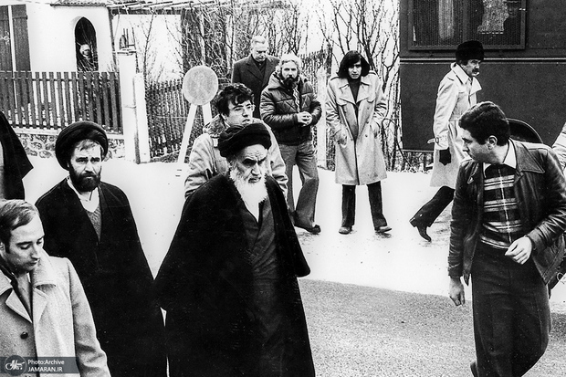 چرا صدا و سیما، امامِ نوفل لوشاتو را کم نشان می‌دهد؟