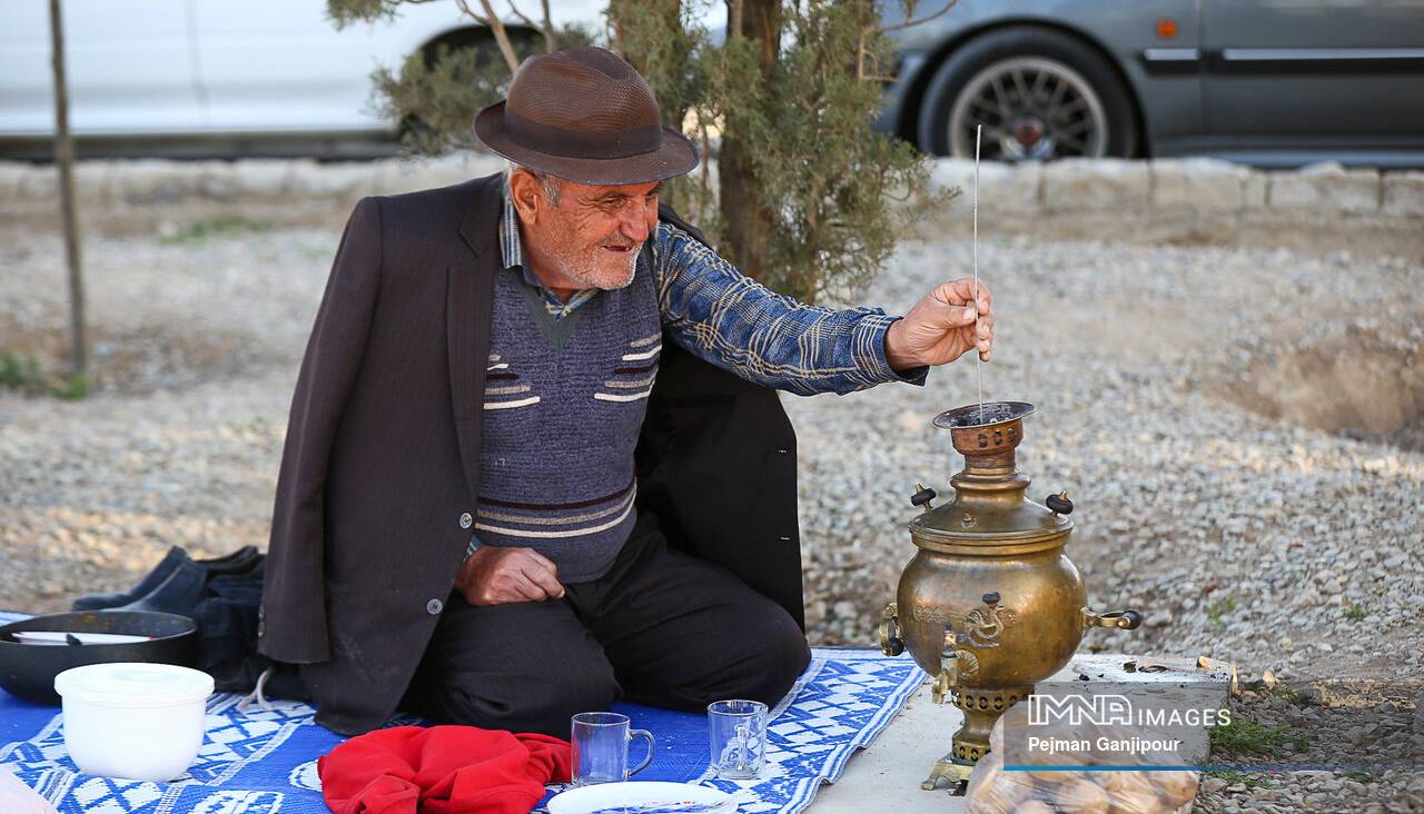عکس/ مسافران نوروزی در باغ فدک شهر اصفهان