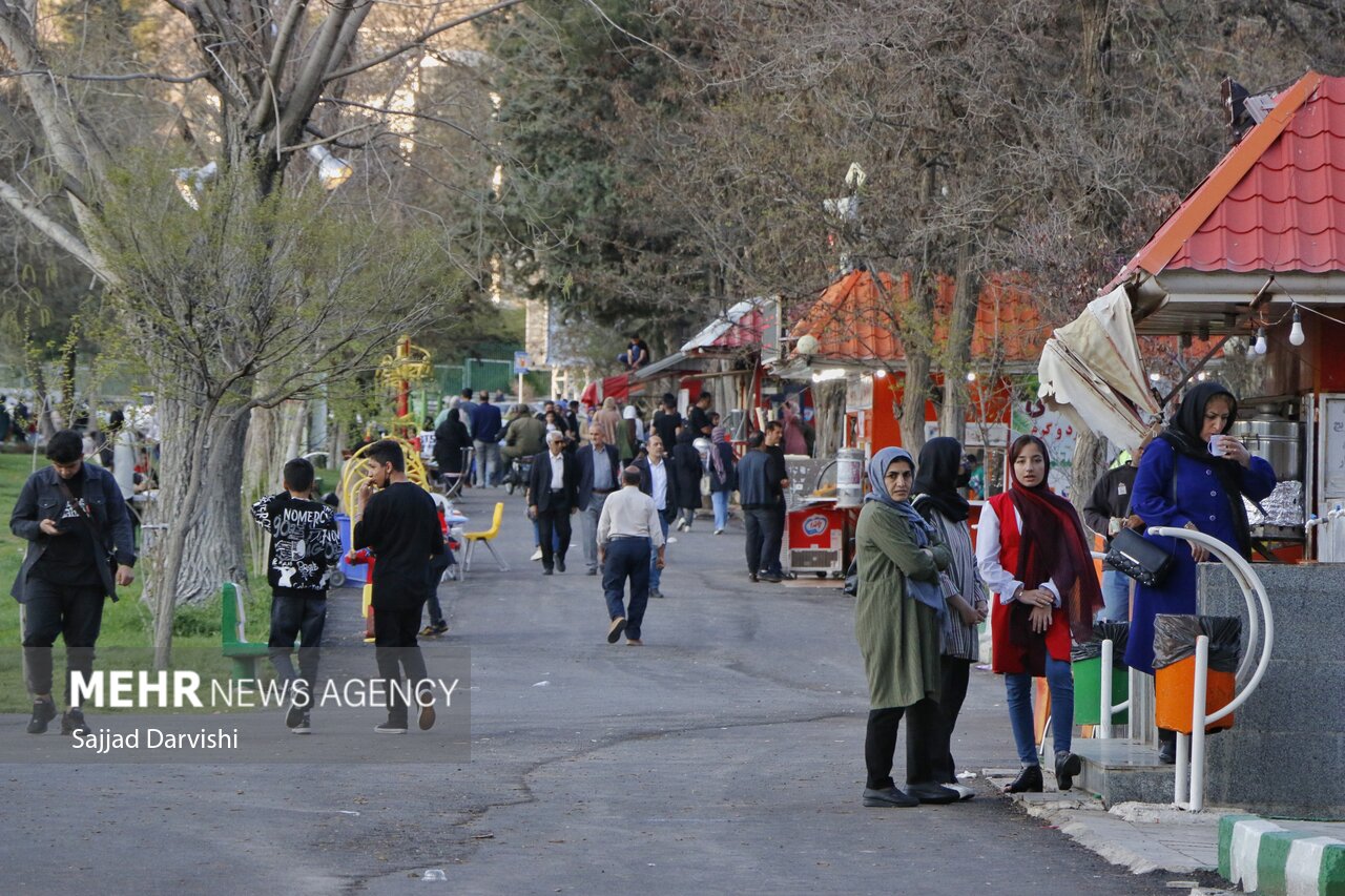 حضور گردشگران نوروزی در پارک و دریاچه کیو خرم‌آباد
